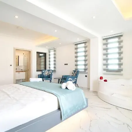 Villa Private With Pool In Fethiye, Close To The Coastal Walkway, In The Center *